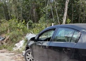 "Abandonan Nissan saqueado en Cancún; investigan posible relación con Homicidio"