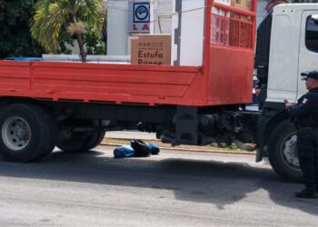 🚨 Muere peatón atropellado por camión en Playa del Carmen