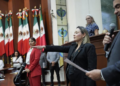 🚨🎥VIDEO// La llamó meserita; hoy le entrega la gubernatura interina de Sinaloa