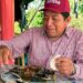 🚨 Sigue la mata dando: líder de Morena come tortuga protegida