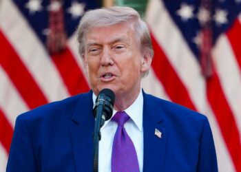 Donald Trump afirma que una Cuba fallida está pidiendo ayuda