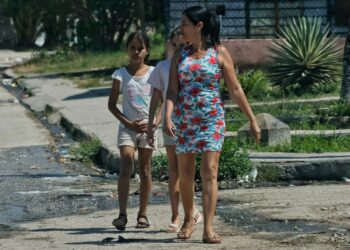 La OMS premia el éxito de Cuba al erradicar la transmisión materno-infantil de VIH y sífilis
