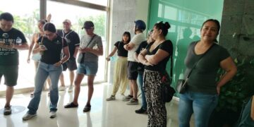 Vecinos de Playa del Carmen protestan por constantes apagones de la CFE