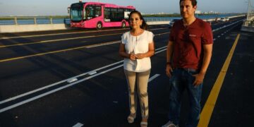 Mara Lezama supervisa las pruebas de la Ruta 27 sobre el puente Nichupté