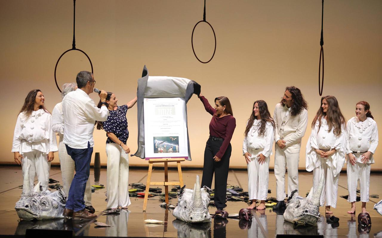 Ana Paty Peralta y Mara Lezama develan placa de “Titizé” en Cancún