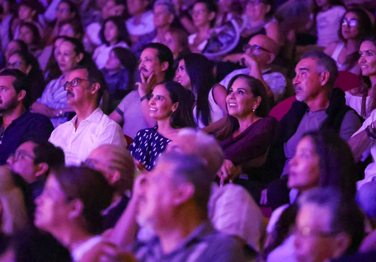 Ana Paty Peralta y Mara Lezama develan placa de “Titizé” en Cancún