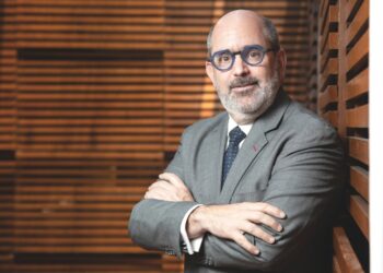 "Batalla legal por la educación: José Mario de la Garza demanda a la SEP por recortar clases