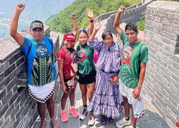 Atletas indígenas arrasan en el Maratón de la Gran Muralla China