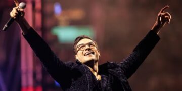 ❤️ Carlos Rivera conmueve a madres en Plaza México