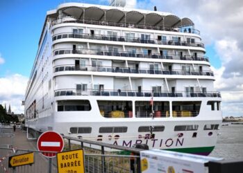 Confinan a más 1,700 personas en un crucero en Burdeos por brote de gastroenteritis