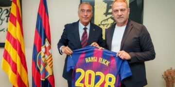 Hansi Flick renueva con el Barcelona hasta 2028