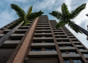 El hotel de Caracas donde se cruzan diplomáticos, inversionistas y guacamayas