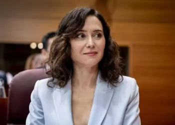 Isabel Díaz Ayuso acusa “boicot” de Sheinbaum; suspende parte de su gira en México