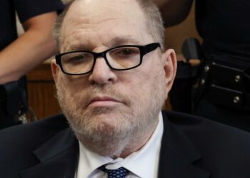 Juez declara nulo el nuevo juicio contra el exproductor de cine Harvey Weinstein