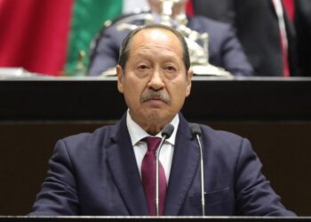 Leonel Godoy, de Morena, comparece ante Fiscalía de Michoacán por caso Carlos Manzo