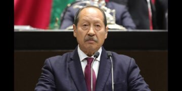 Leonel Godoy, de Morena, comparece ante Fiscalía de Michoacán por caso Carlos Manzo