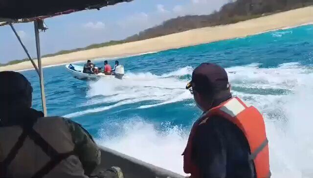Representantes pesqueros denunciaron ante la FGR una presunta agresión con disparos durante una inspección marítima en costas de Oaxaca.