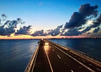 Puente Nichupté de Cancún sigue cerrado tras inauguración; cuestionan calidad de la megaobra