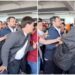 Reciben a hijo de AMLO con protestas y empujones en Chihuahua | Vídeo