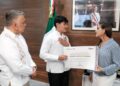 Reconoce Mara Lezama a Emanuel Rodríguez González por obtener primer lugar nacional en Lengua y Comunicación