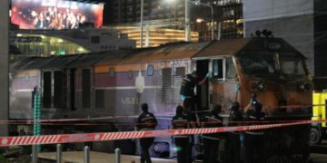 🚨🎥VIDEO// Tren embiste autobús en Bangkok y deja muertos