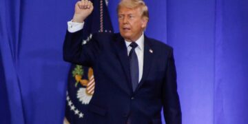 Trump, desafiante tras una mala semana, insiste en sus ideas políticamente impopulares