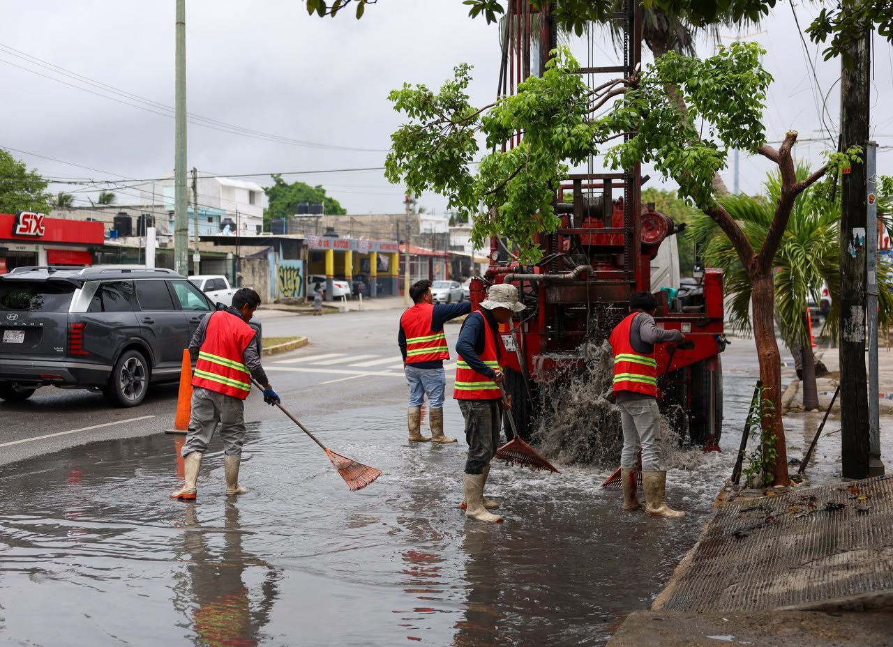 Ayuntamiento de Cancún llama a prevenir riesgos por lluvias