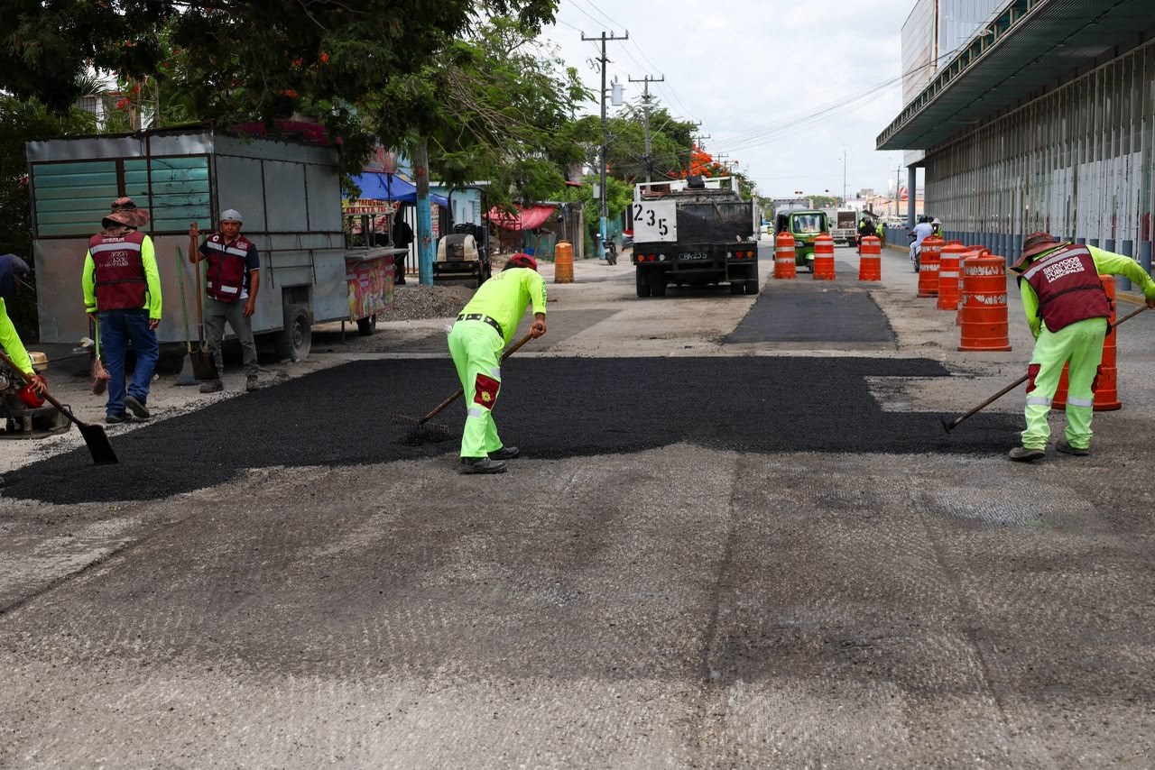 Benito Juárez realiza bacheo en vialidades de Cancún
