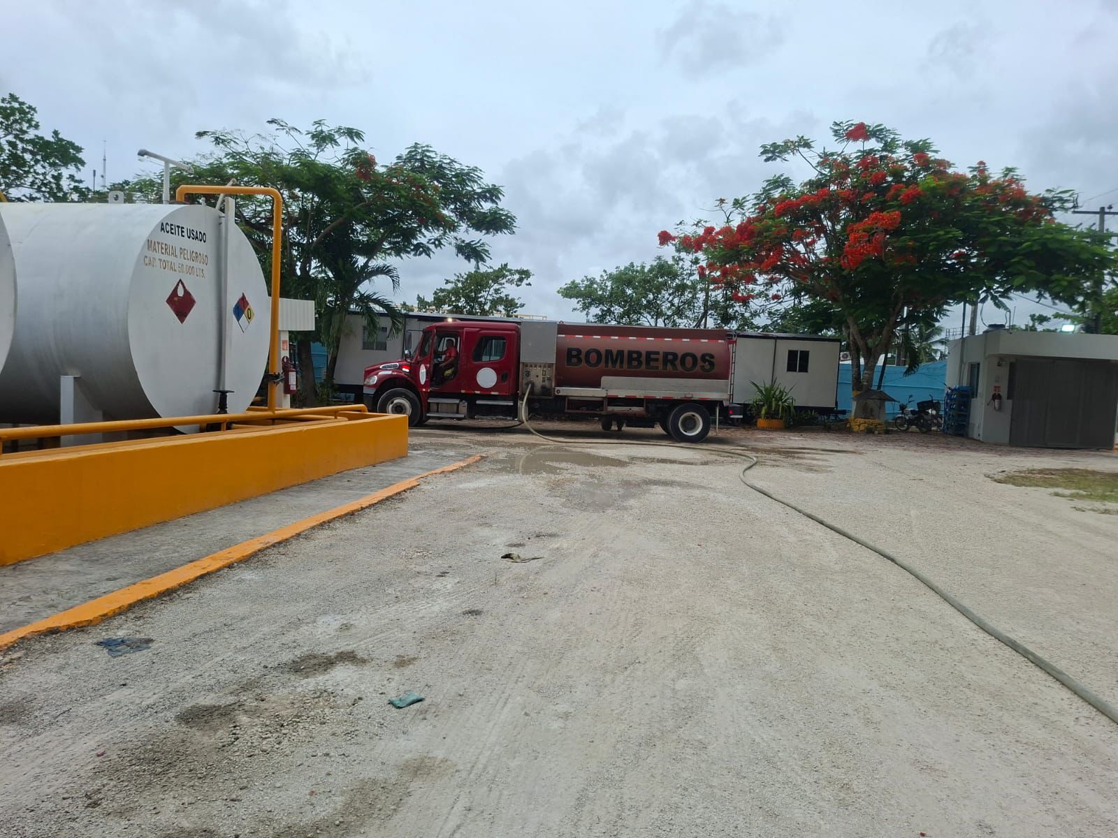Controlan incendio en recicladora de Cancún