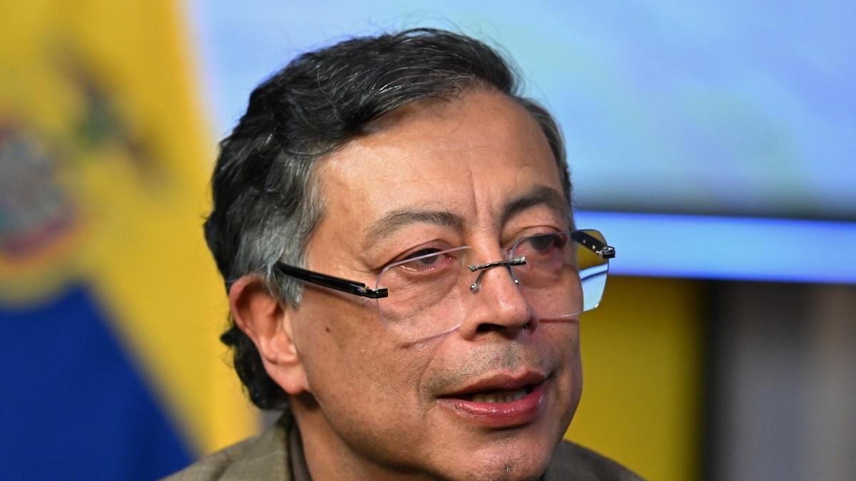 Suspenden provisionalmente a Gustavo Petro en Colombia