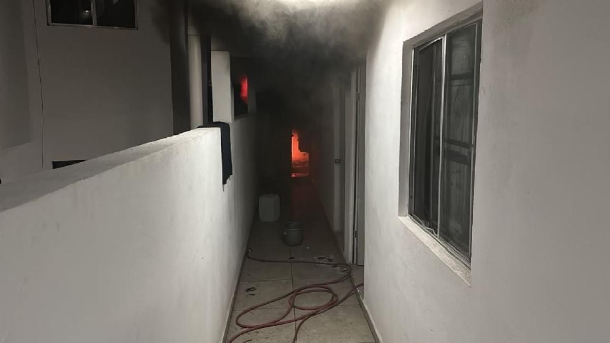 Desalojan 112 por incendio en Mitras Centro, Nuevo León