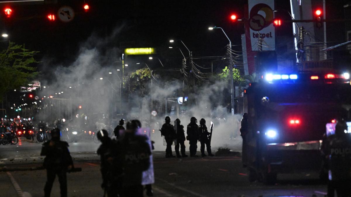 Protestas y disturbios tras victoria ultraderechista en Colombia