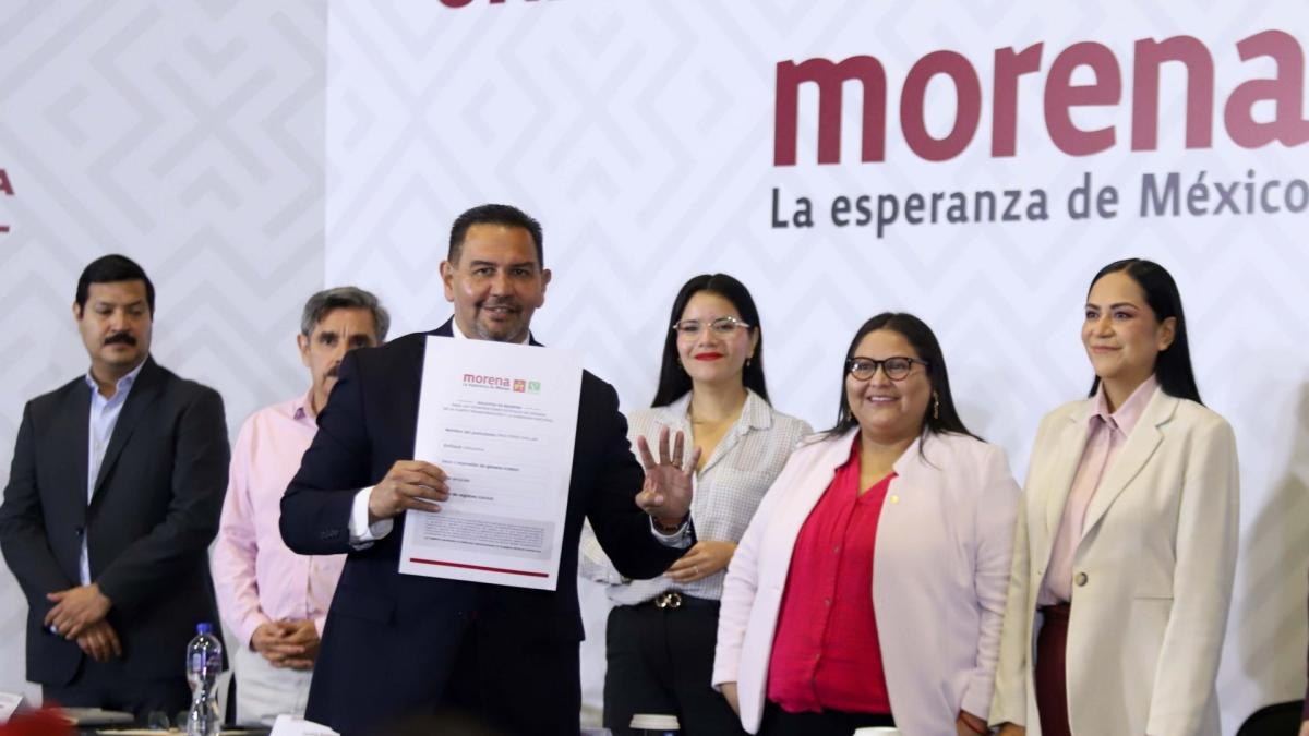 Cruz Pérez Cuéllar registra aspiración en Morena Chihuahua