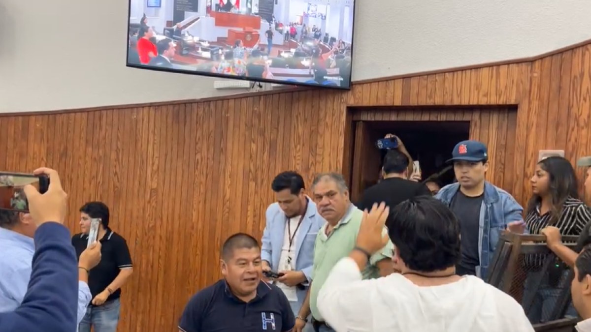 Protesta en SLP exige derogar Ley Serrano sobre IA