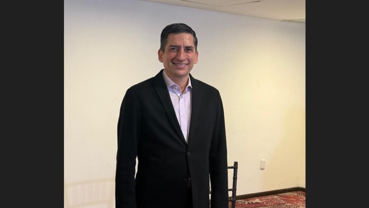 Exalcalde de Monterrey se registra en Morena para gubernatura