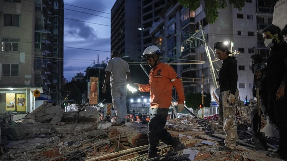 México envía rescatistas a Venezuela tras terremotos