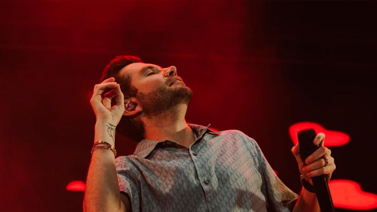 Balean autobús del exvocalista de La Adictiva