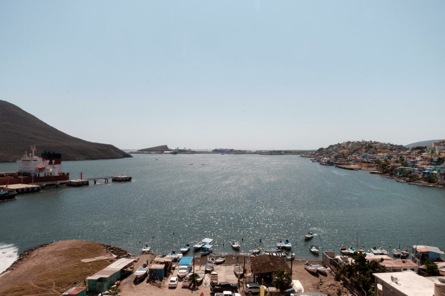 Pueblos indígenas mantienen toma en planta de amoniaco en Sinaloa