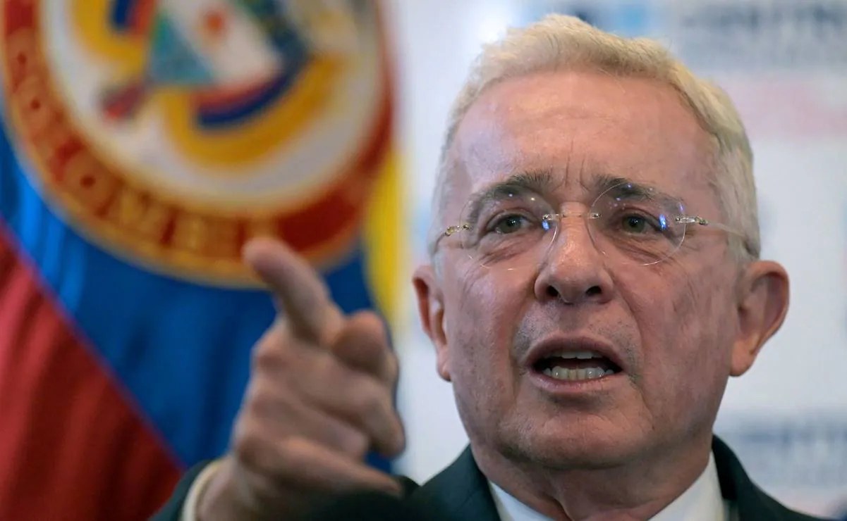 Hermano de Álvaro Uribe se entrega por condena paramilitar