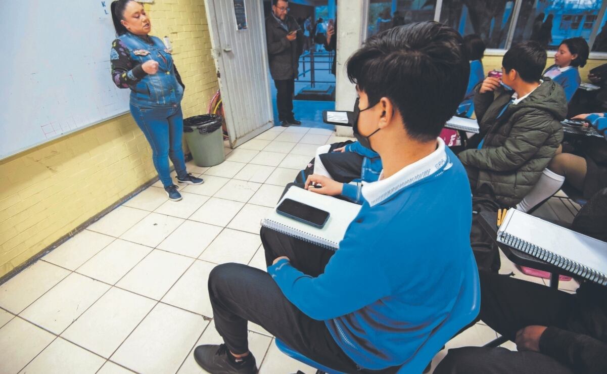 Once estados regulan uso de celulares en aulas escolares