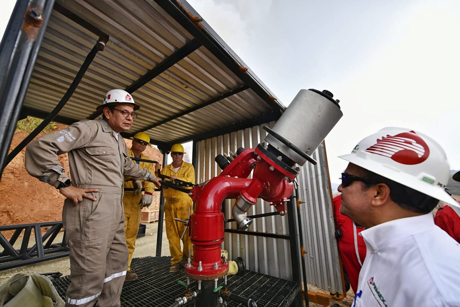 Pemex descarta gases en muerte de trabajador en Veracruz