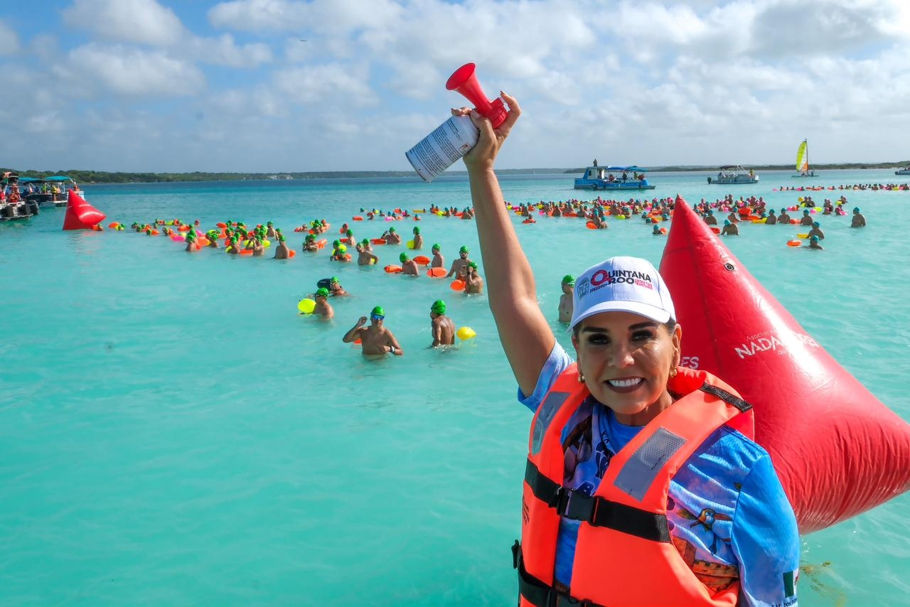 Más de 1,500 nadadores en Maratón de Aguas Abiertas Bacalar