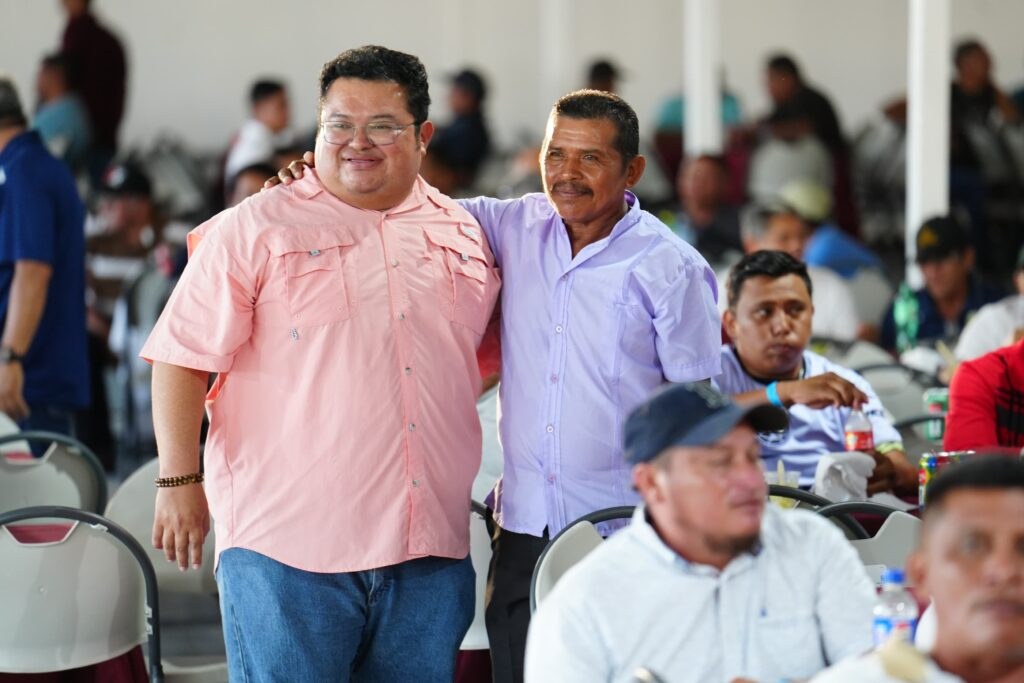 Ayuntamiento de Cozumel reconoce a padres trabajadores