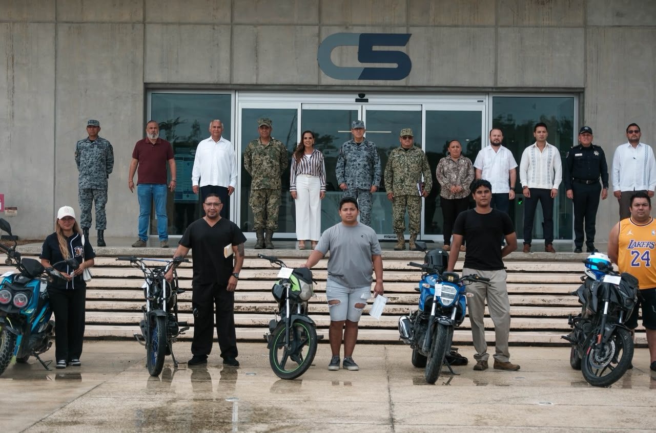 Cancún recupera vehículos robados y los entrega a dueños
