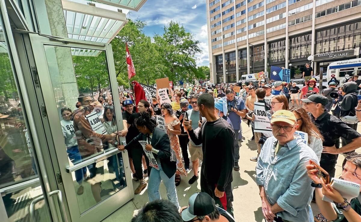IA impulsa fraudes contra migrantes en Estados Unidos
