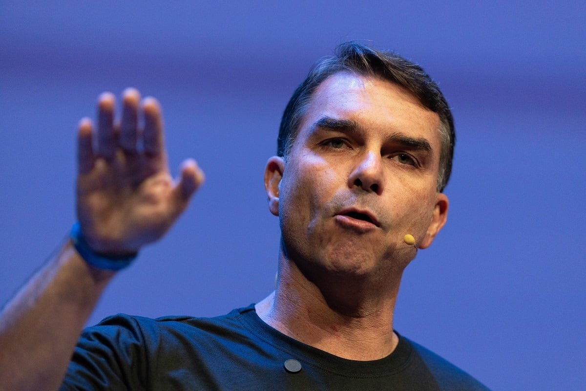Flávio Bolsonaro propone medidas duras contra crimen en Brasil