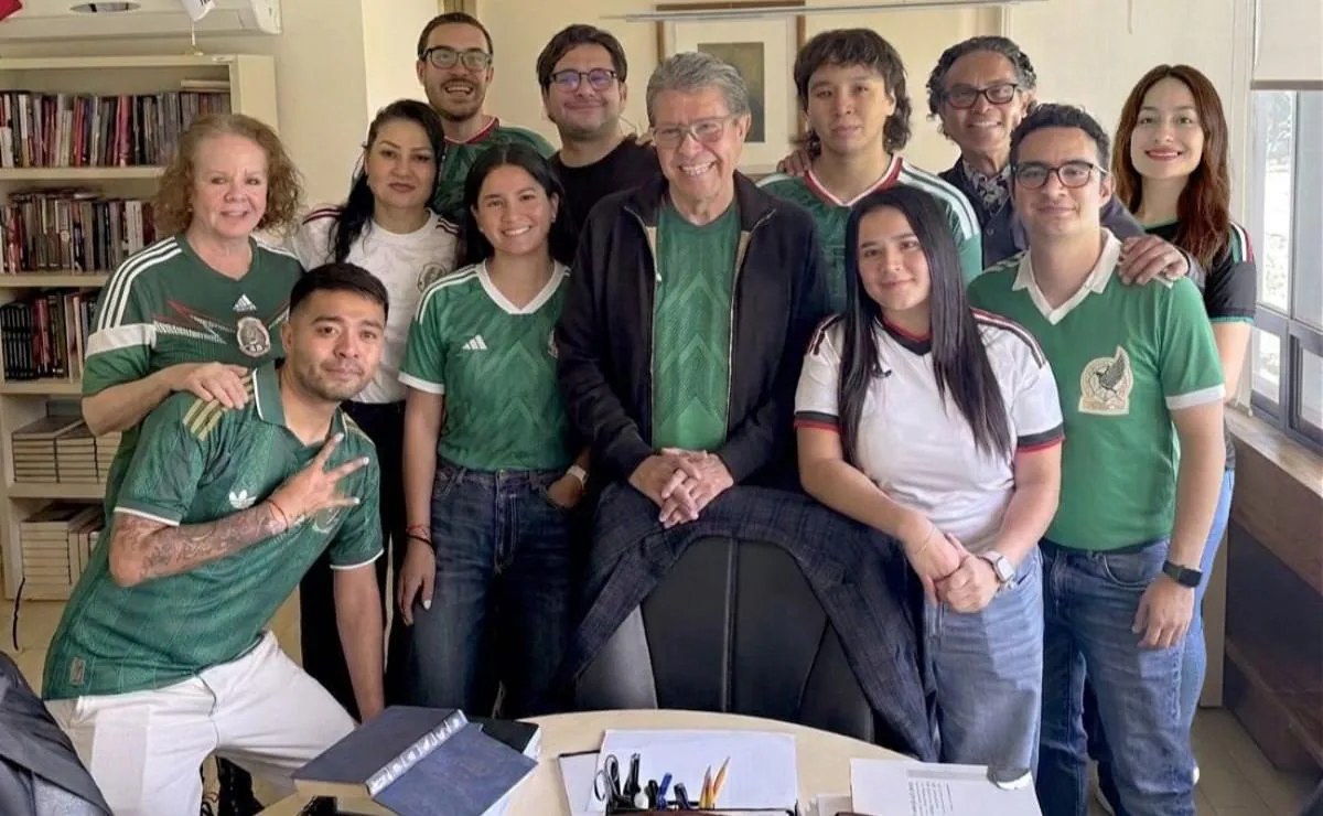 Diputados disfrutan inauguración del Mundial en San Lázaro