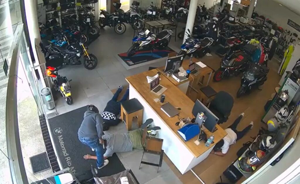 Asaltan agencia de motos en Cuernavaca a mano armada
