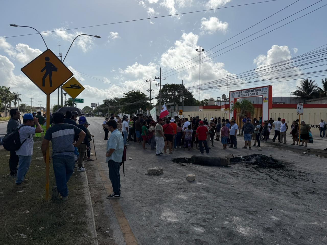 Habitantes bloquean López Portillo en Santa Cecilia