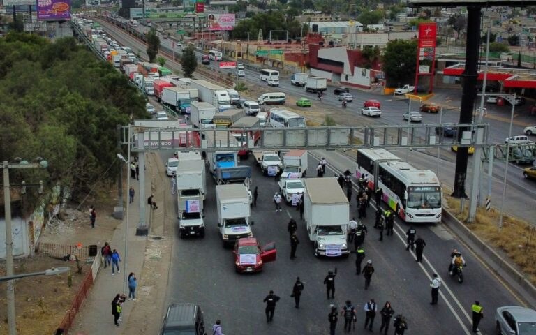 Transportistas anuncian megabloqueo el día México-Chequia